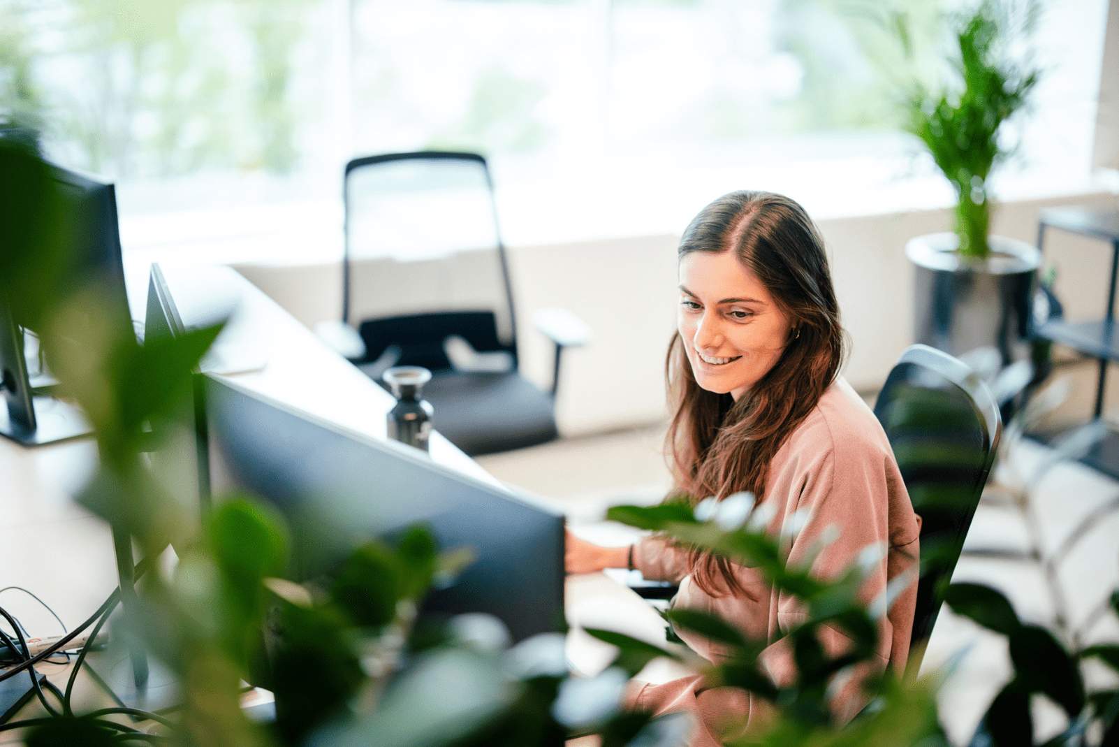 Machine Learning Operations - Benefits and Applications in Financial Services Projective Group blogpost cover