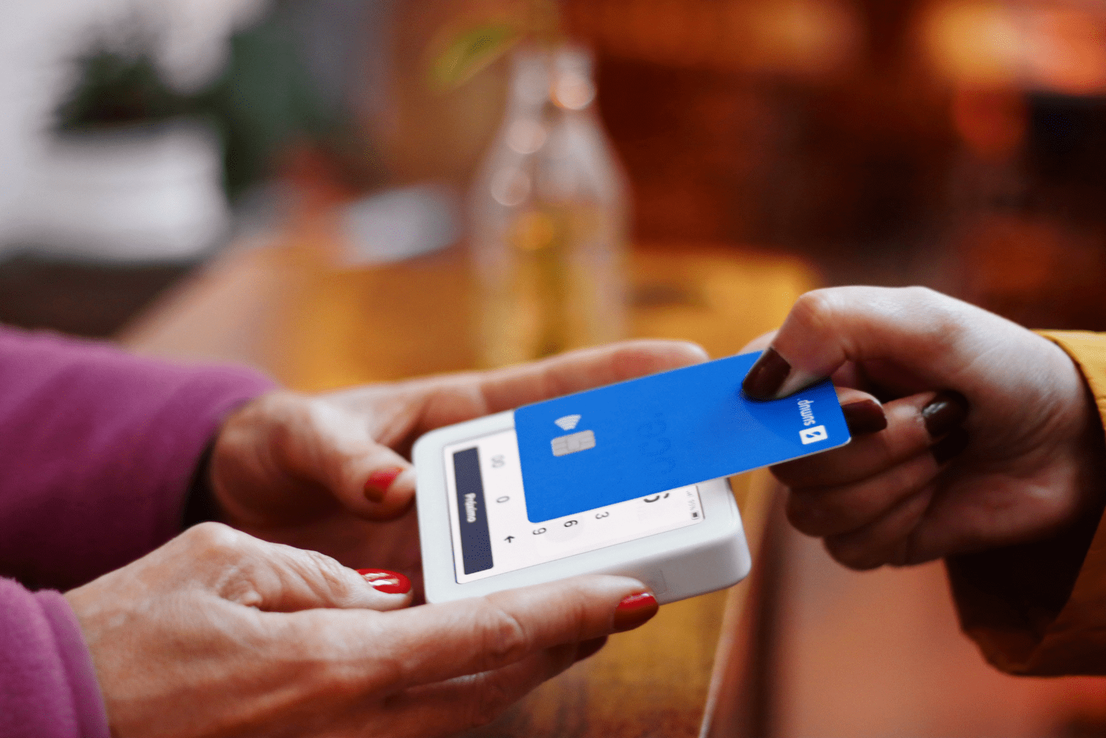 Efficient payment management with virtual commercial cards Projective Group blogpost cover