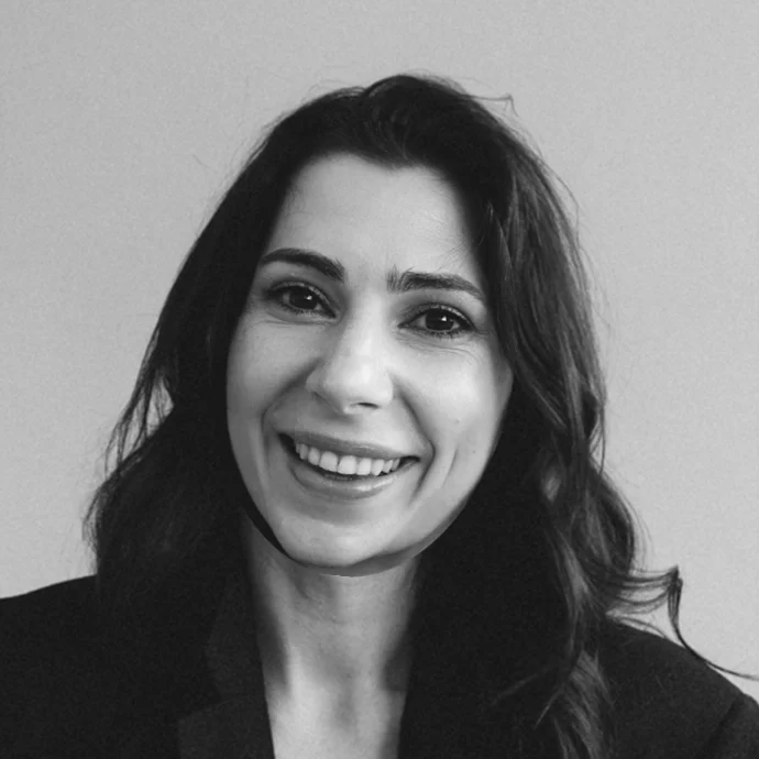 Larissa Emde - Projective Group